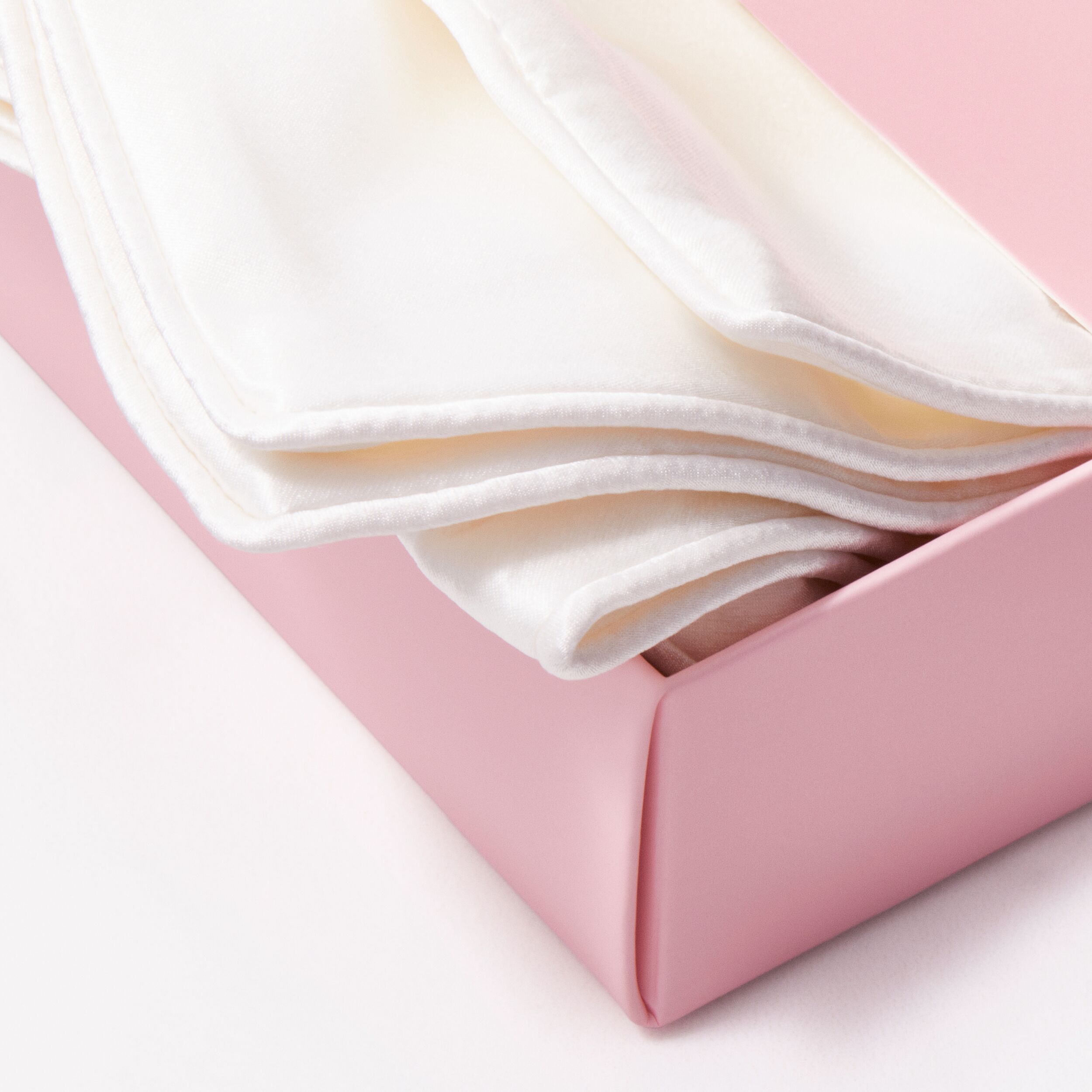 Sleepeasy™ Pure 100 Mulberry Silk Pillowcase BEAUTY PIE US